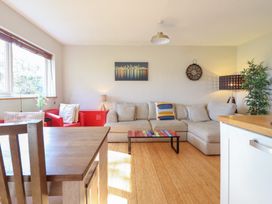 A living room with a sofa and coffee table at Redwood in Harlech