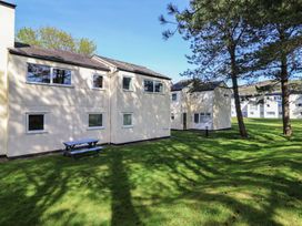 An outdoor area with buildings and a picnic table at Redwood in Harlech