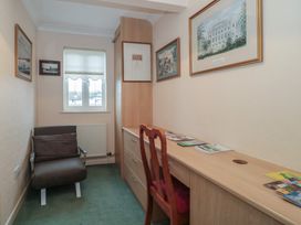 A study with desk and chair at Breaking Waves in Burnham-On-Sea