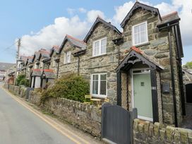 A row of stone houses along a road at Y Bwthyn Llanbedr