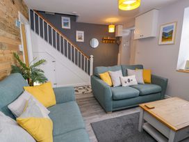A living room with a sofa and coffee table at Y Bwthyn in Llanbedr