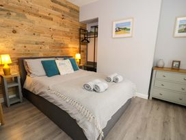A bedroom with a bed and bedside lamps at Y Bwthyn in Llanbedr