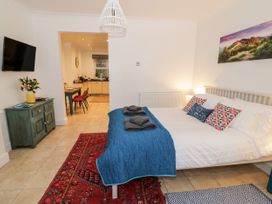 The Hideaway - Cotswolds - 1056204 - thumbnail photo 4
