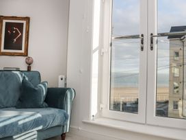 Beach House - North Wales - 1056405 - thumbnail photo 1