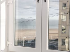 Beach House - North Wales - 1056405 - thumbnail photo 4