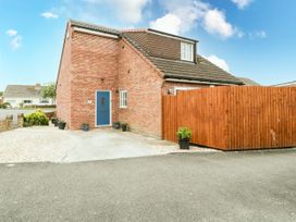 8A Rosewood Avenue - Somerset & Wiltshire - 1057153 - thumbnail photo 1