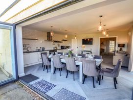 A dining room with a kitchen in open space at Voebroch in Lythe
