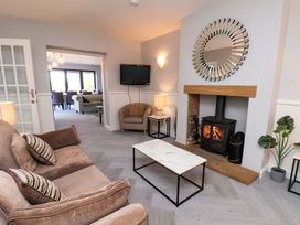 A living room with a sofa and fireplace at Voebroch in Lythe