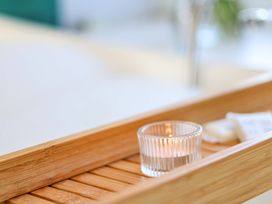 A tray with a candle and soap in a bathroom at Voebroch in Lythe