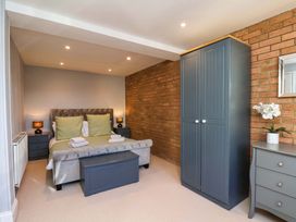 A bedroom with a bed and wardrobe at Voebroch in Lythe