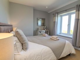 A bedroom with a bed and window at Voebroch in Lythe