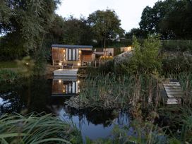 Willow Lodge At Bridge Lake Farm & Fishery - Cotswolds - 1057944 - thumbnail photo 20