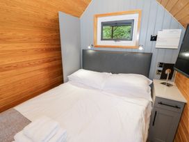 A bedroom with a bed and window at Willow Lodge At Bridge Lake Farm & Fishery, Chacombe