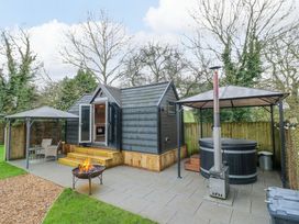 A shed with a gazebo and hot tub at Willow Lodge At Bridge Lake Farm & Fishery Chacombe