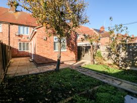 4 Dorothy Avenue - Lincolnshire - 1058228 - thumbnail photo 35