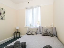 4 Dorothy Avenue - Lincolnshire - 1058228 - thumbnail photo 23