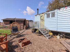 Ketburn Shepherds Hut at Balnab Farm - Scottish Lowlands - 1058902 - thumbnail photo 2