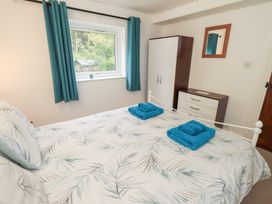 A bedroom with a bed and furniture at Kiln How, Threlkeld