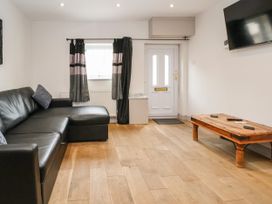 Rhos Street Retreat - North Wales - 1059306 - thumbnail photo 4