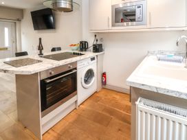 Rhos Street Retreat - North Wales - 1059306 - thumbnail photo 11