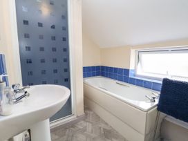 Rhos Street Retreat - North Wales - 1059306 - thumbnail photo 18