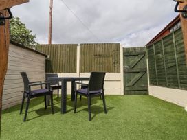 Rhos Street Retreat - North Wales - 1059306 - thumbnail photo 23