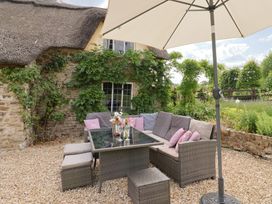 A garden with seating and a parasol at Garden View in Wellington