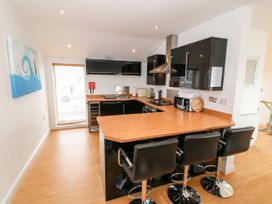 1 Marina View - North Wales - 1059557 - thumbnail photo 7