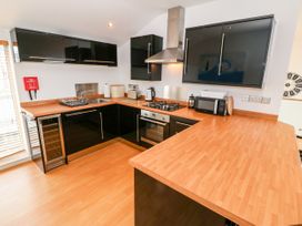 1 Marina View - North Wales - 1059557 - thumbnail photo 8