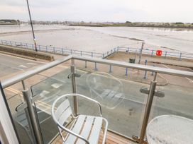 1 Marina View - North Wales - 1059557 - thumbnail photo 3