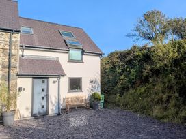 A house with a bench and a plant pot at Hen Gapel Waunfawr, Gwynedd
