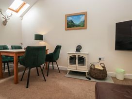 A dining room with a wooden table and chairs at Walkers Retreat in Keswick