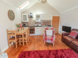 Top Farm Lodge - Shropshire - 1059787 - thumbnail photo 7
