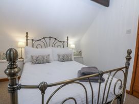 A bedroom with a bed and bedside lamps at Ty Gwennol in Llanfaethlu