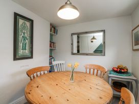 A dining room with a round table and chairs at 3 Rock Cottages in Kingston