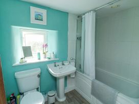 A bathroom with a sink, toilet, and bathtub at 3 Rock Cottages Kingston