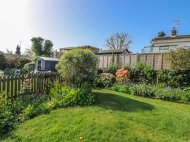 A garden with a shed and plants at 3 Rock Cottages in Kingston