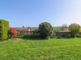 A garden with bushes and a fence at 3 Rock Cottages, Kingston
