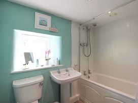 A bathroom with a toilet, sink, and bathtub at 3 Rock Cottages in Kingston