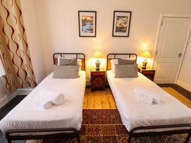 A bedroom with two single beds and decor at Maples in Hunstanton