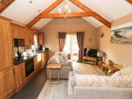 Love Cottage - South Wales - 1061323 - thumbnail photo 7