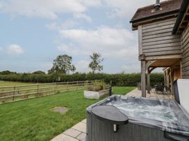 Hallgarth Farm Holiday Lodge - Cotswolds - 1061408 - thumbnail photo 19