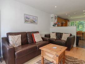A living room with a coffee table and sofas at 49 Atlantic Reach in Newquay