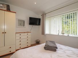 A bedroom with a bed and wardrobe at 49 Atlantic Reach Newquay