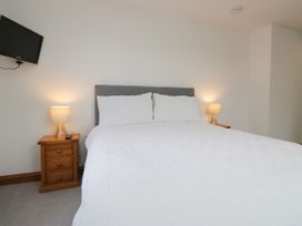 A bedroom with a bed and bedside tables at Sherriff, Troutbeck, near Keswick