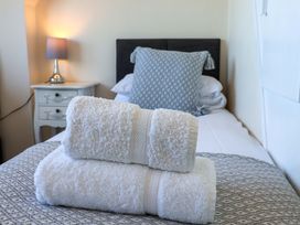A bedroom with towels on the bed at Beachcrest in Whitby