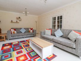 A living room with sofas and a coffee table at Raincliffe Manor in Scarborough