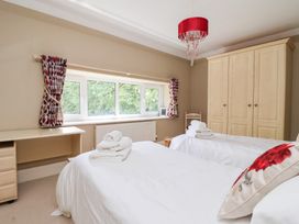 A bedroom with two beds and a desk in Raincliffe Manor, Scarborough