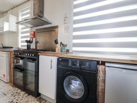 A kitchen with appliances and utensils at The Three Tees in Newquay