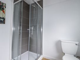 A bathroom with a shower and toilet at The Three Tees in Newquay
